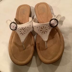 Cute, comfy Bass sandal